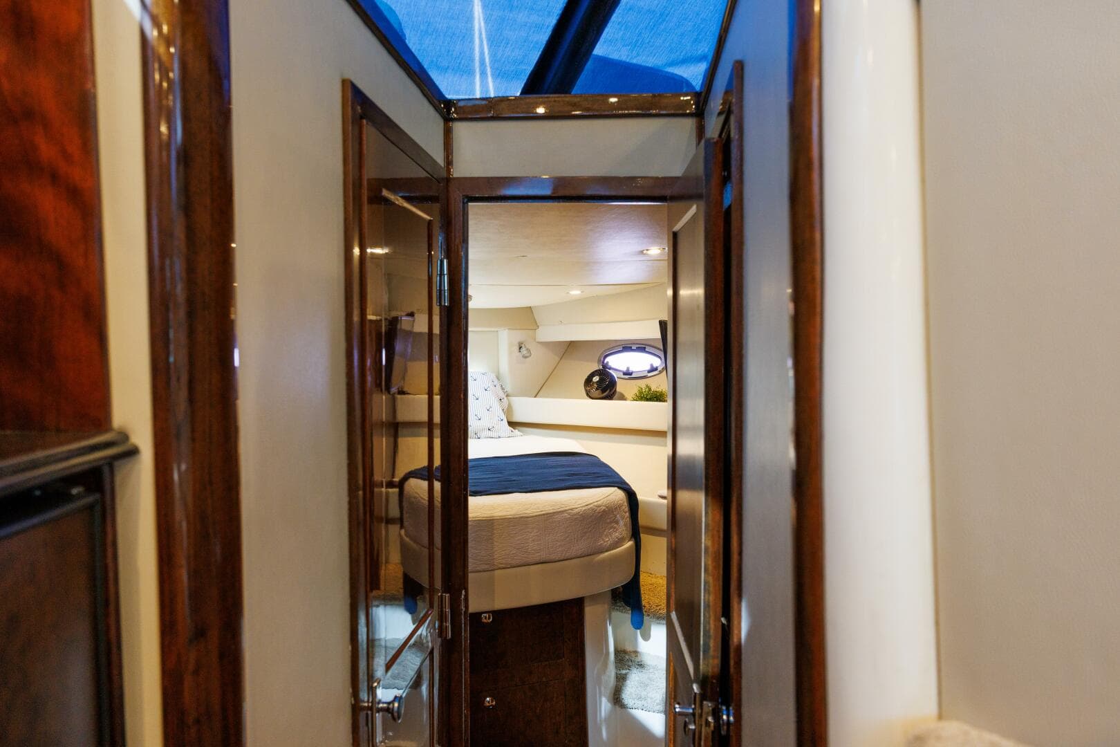 2010 Meridian 391 — photo 19