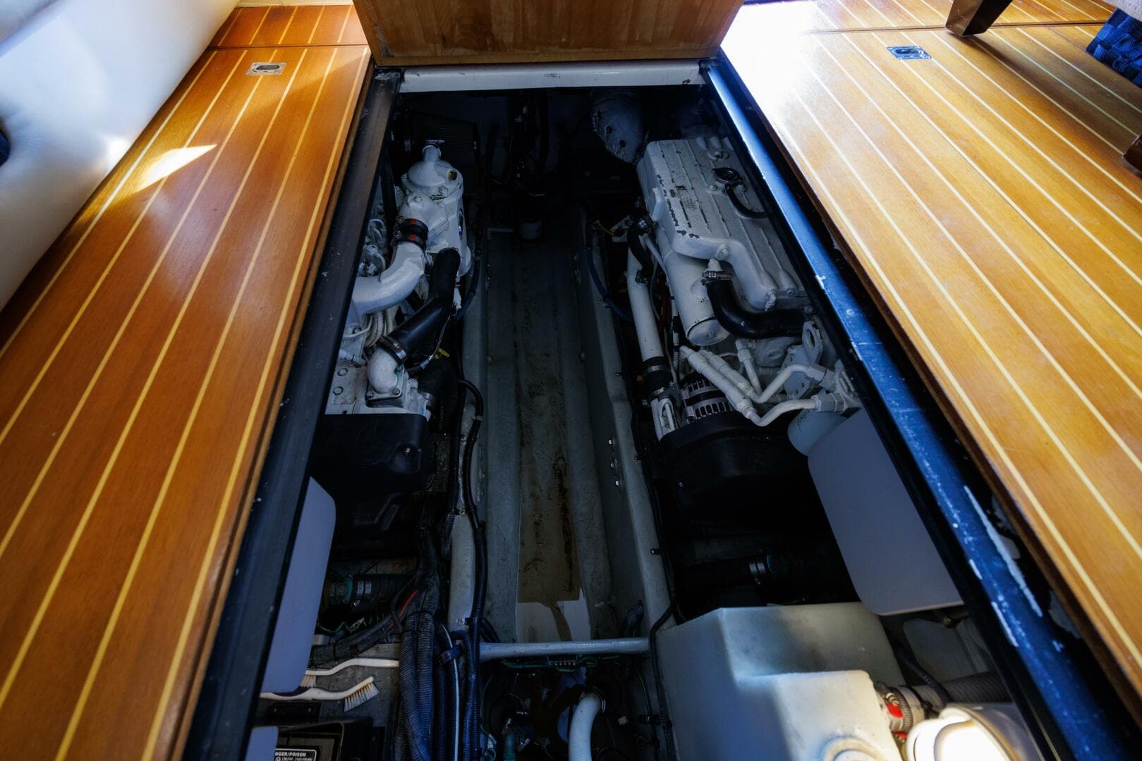 2010 Meridian 391 — photo 35