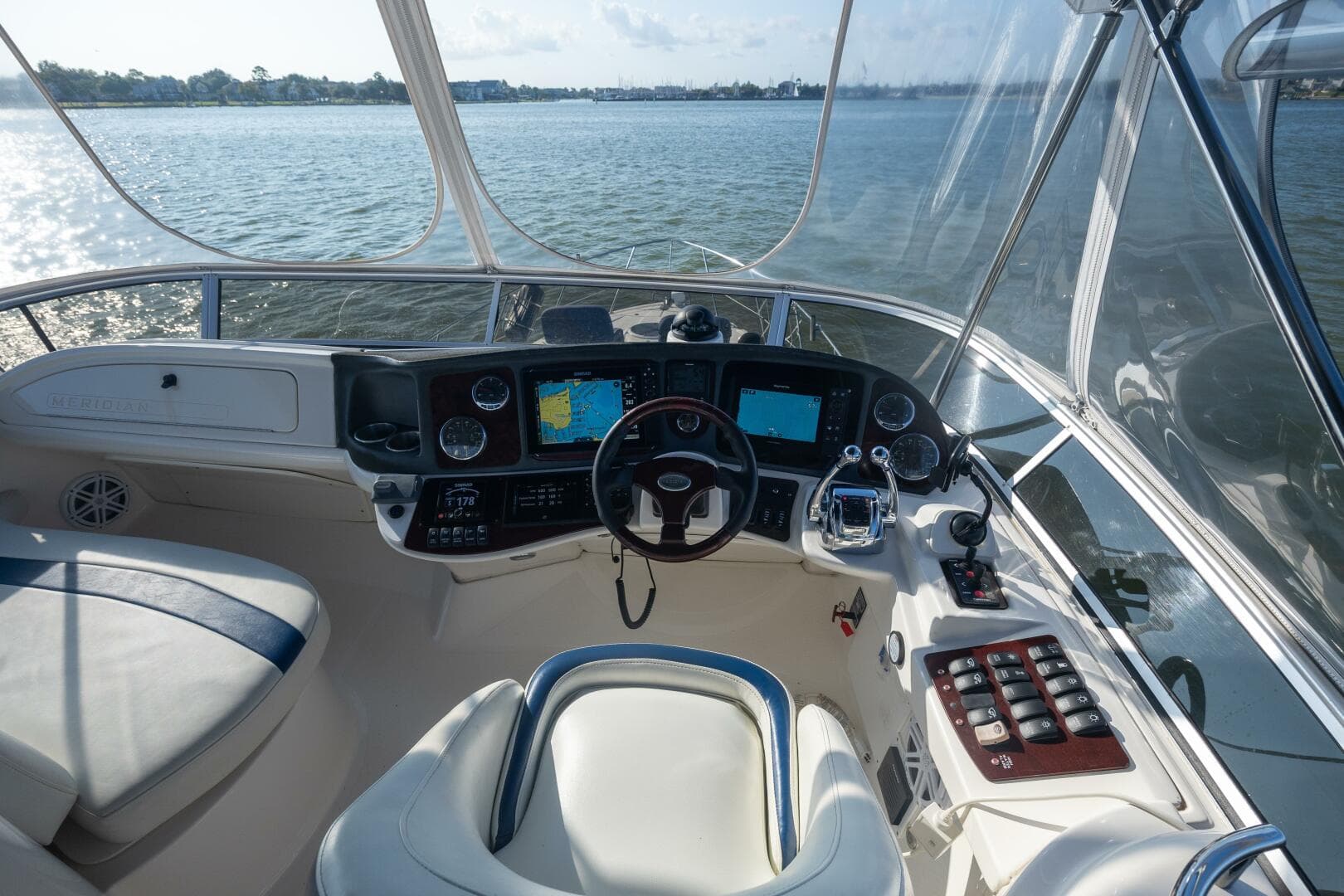 2010 Meridian 391 — photo 3