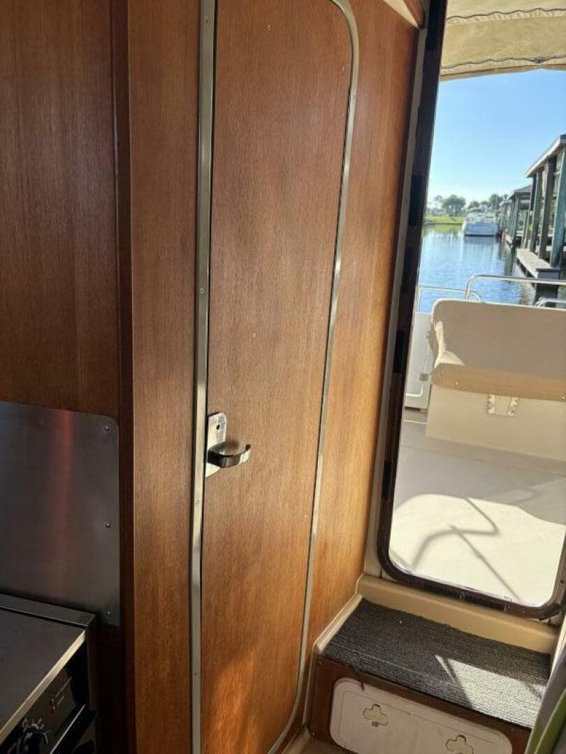 2014 Ranger Tugs R-27 — photo 14