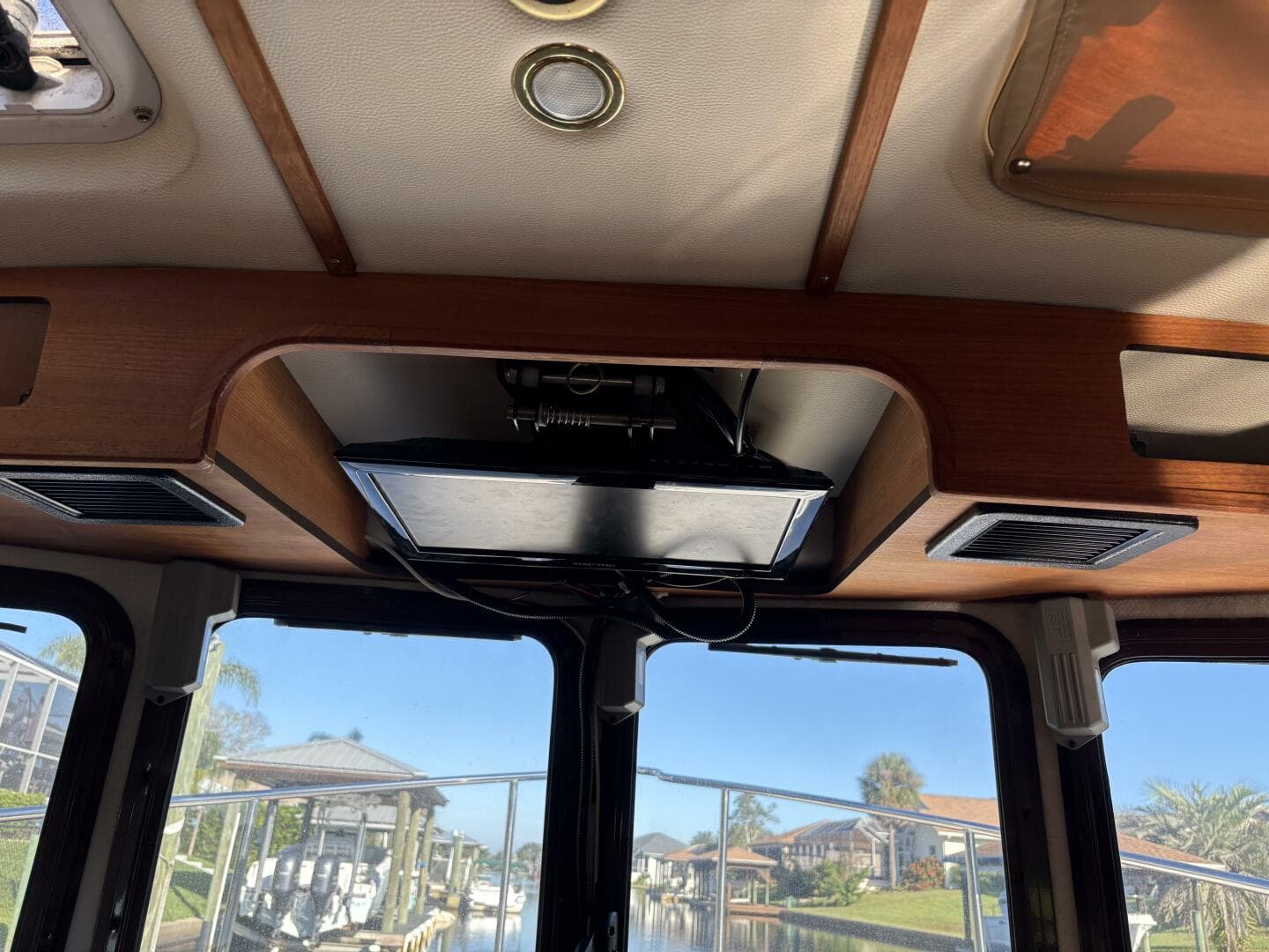 2014 Ranger Tugs R-27 — photo 33