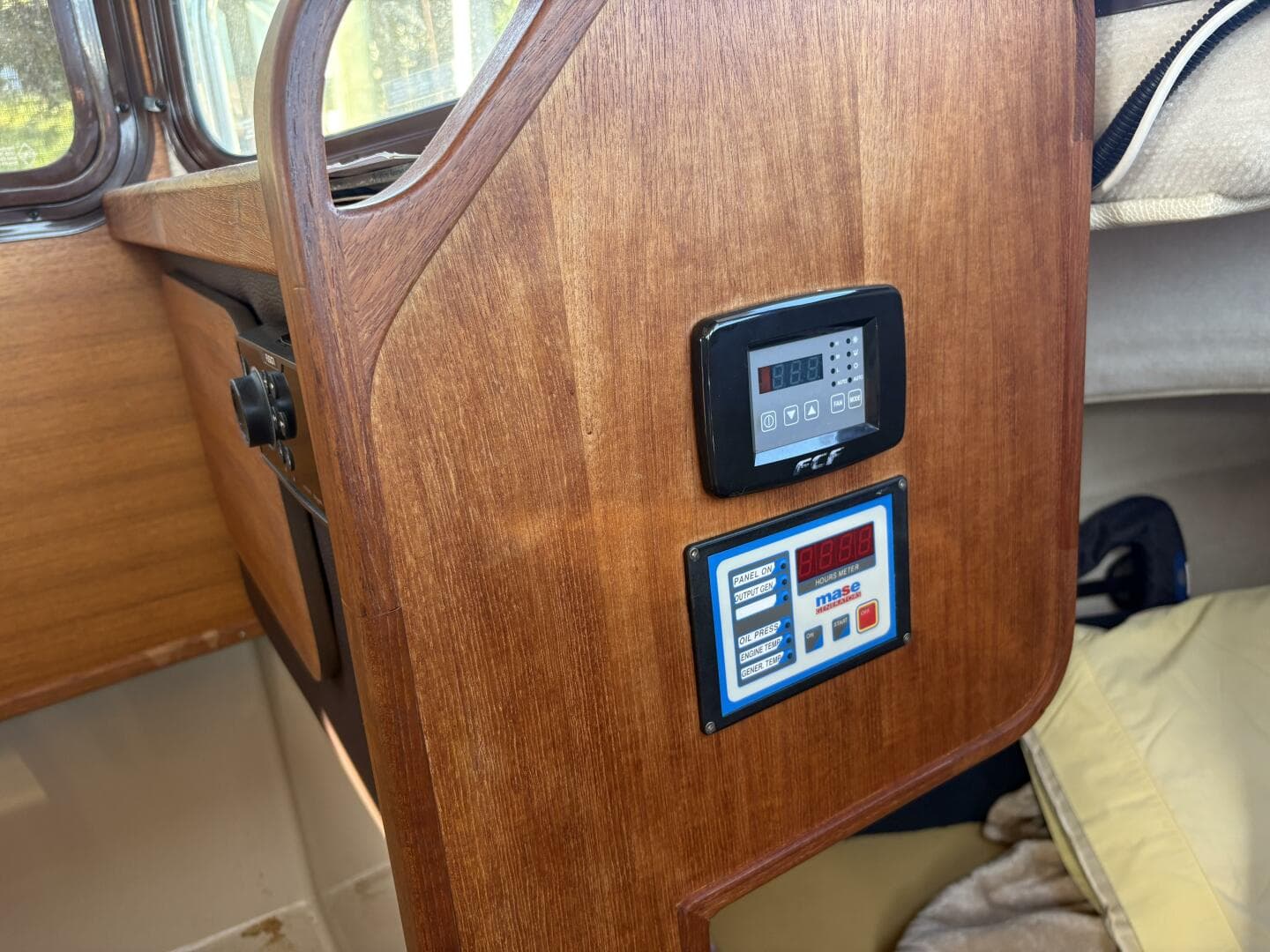 2014 Ranger Tugs R-27 — photo 32