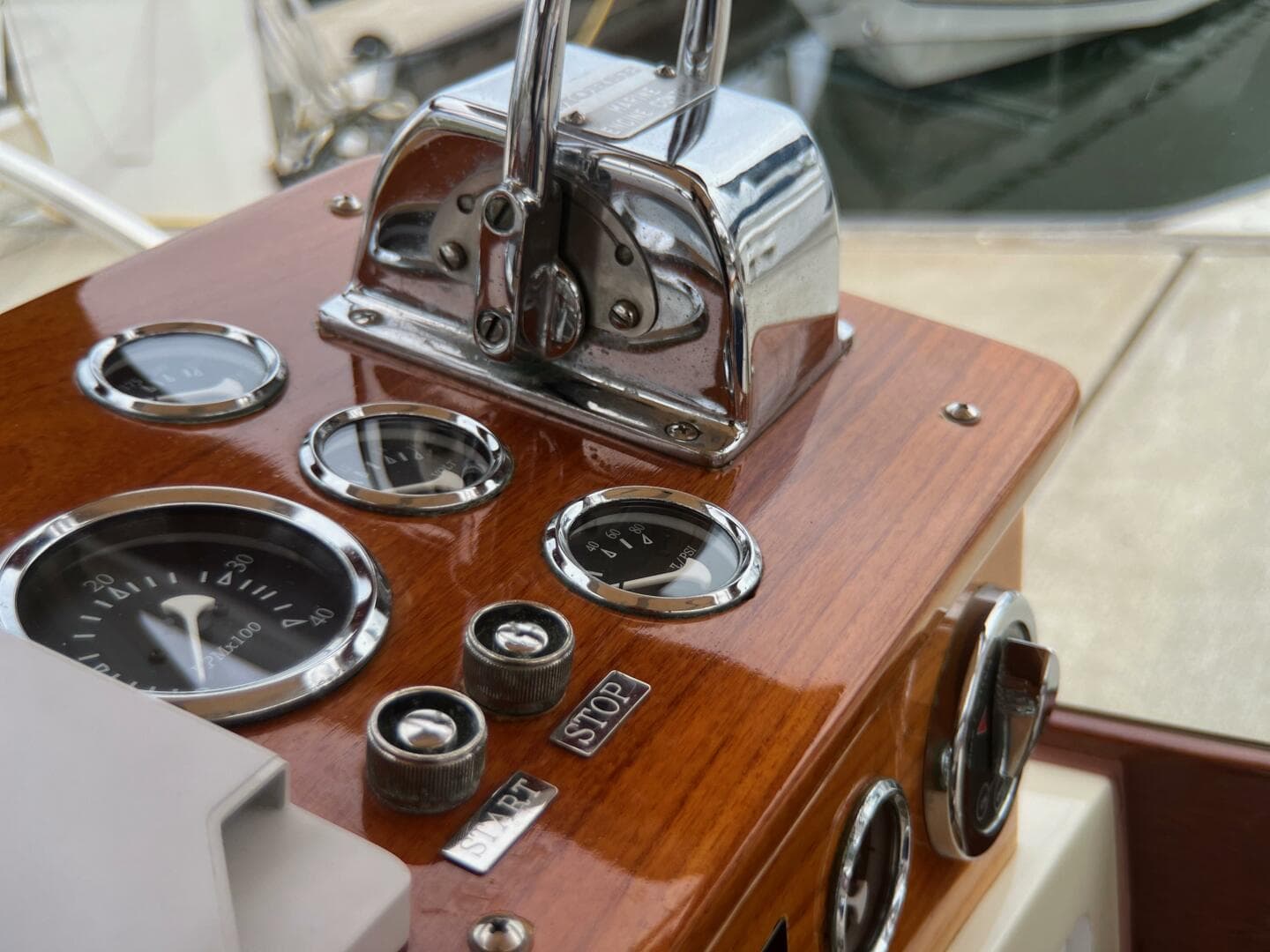 1980 Dyer 29 Bass — photo 8