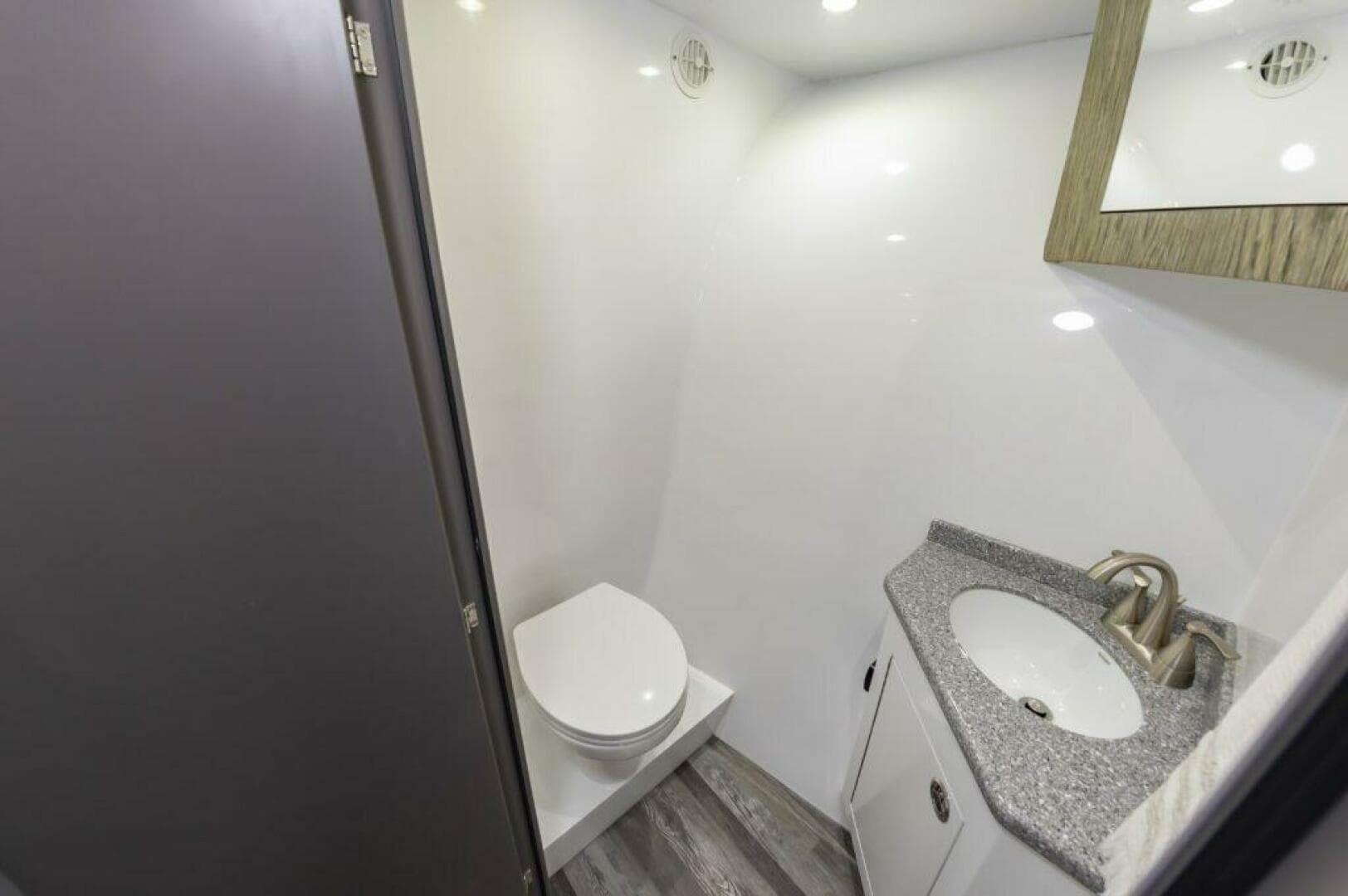 2025 Custom Carolina Sportfish — photo 46