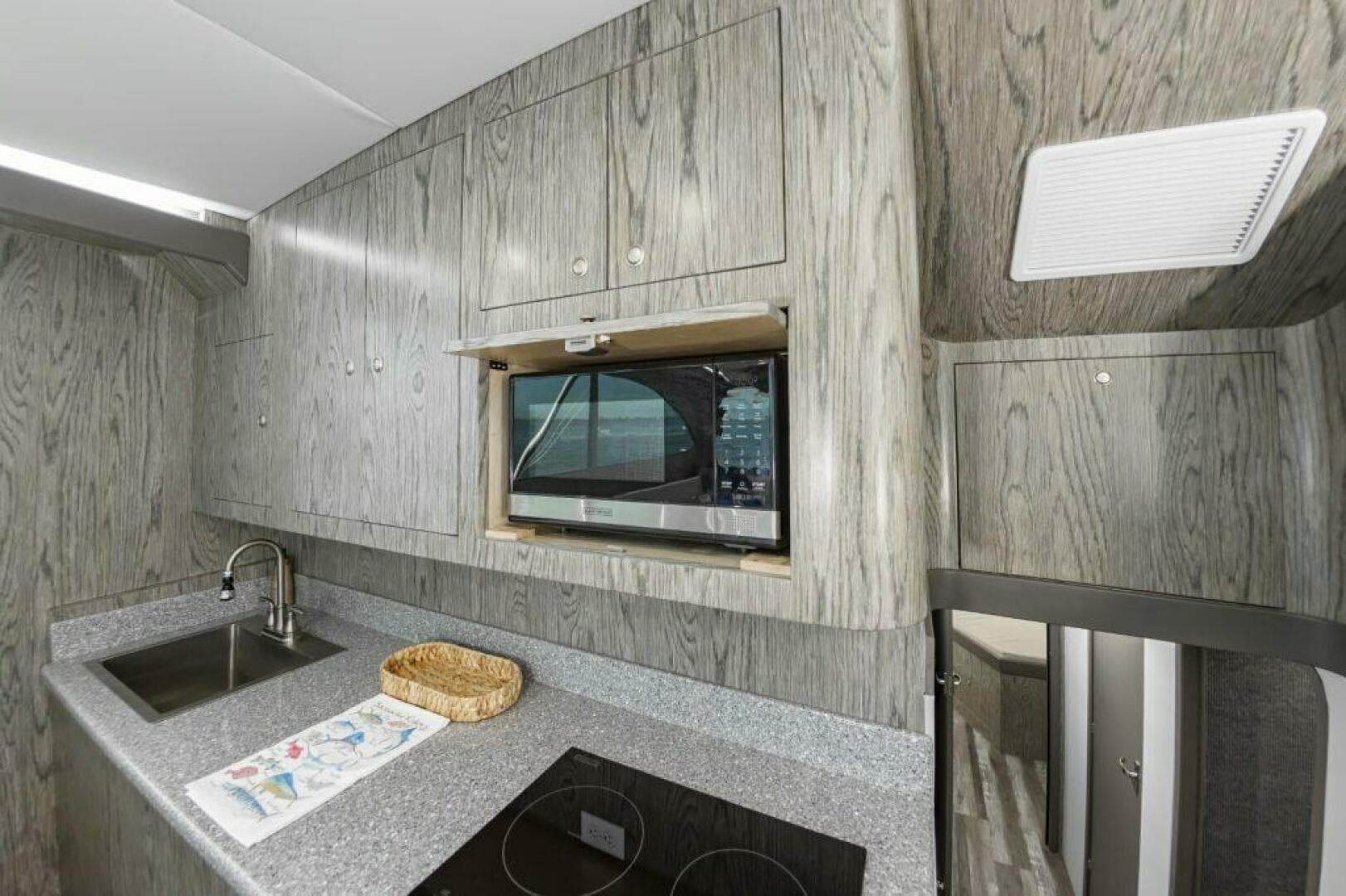 2025 Custom Carolina Sportfish — photo 37