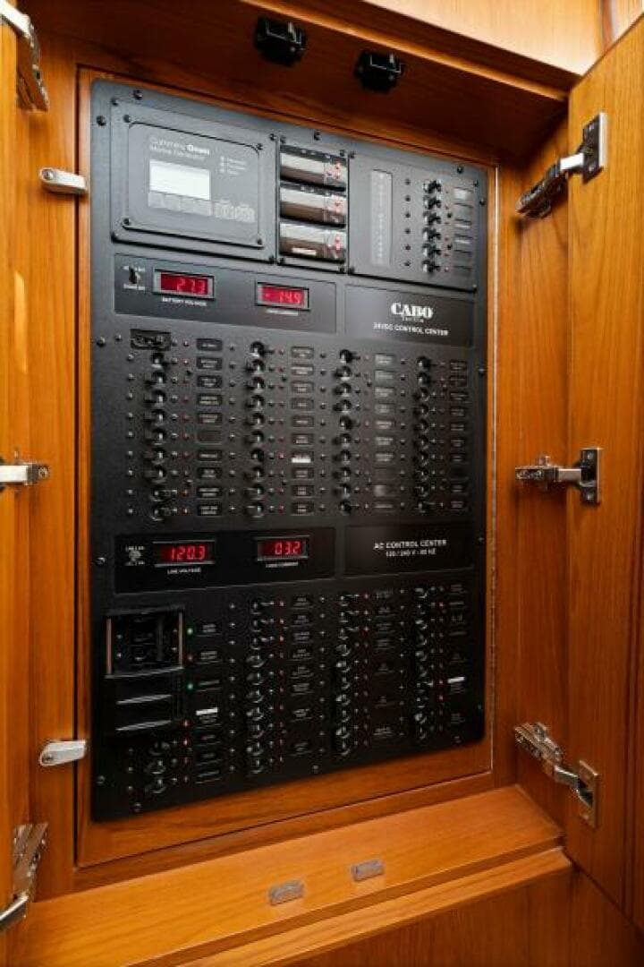 2012 Cabo 44 Hardtop Express — photo 25