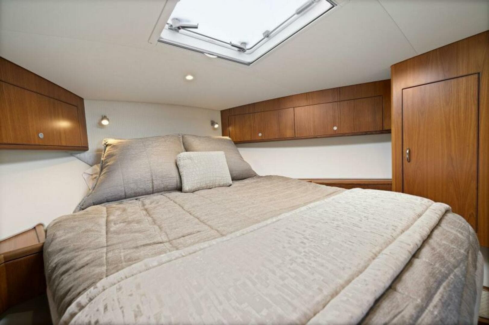 2012 Cabo 44 Hardtop Express — photo 20