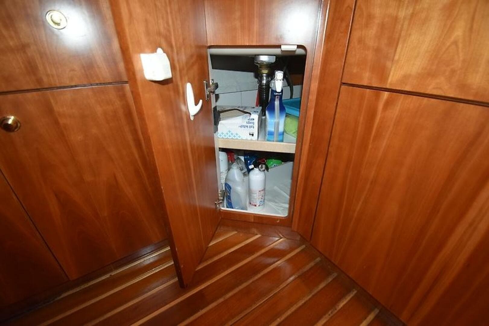 2001 Tiara Yachts 52 Sport Yacht — photo 19