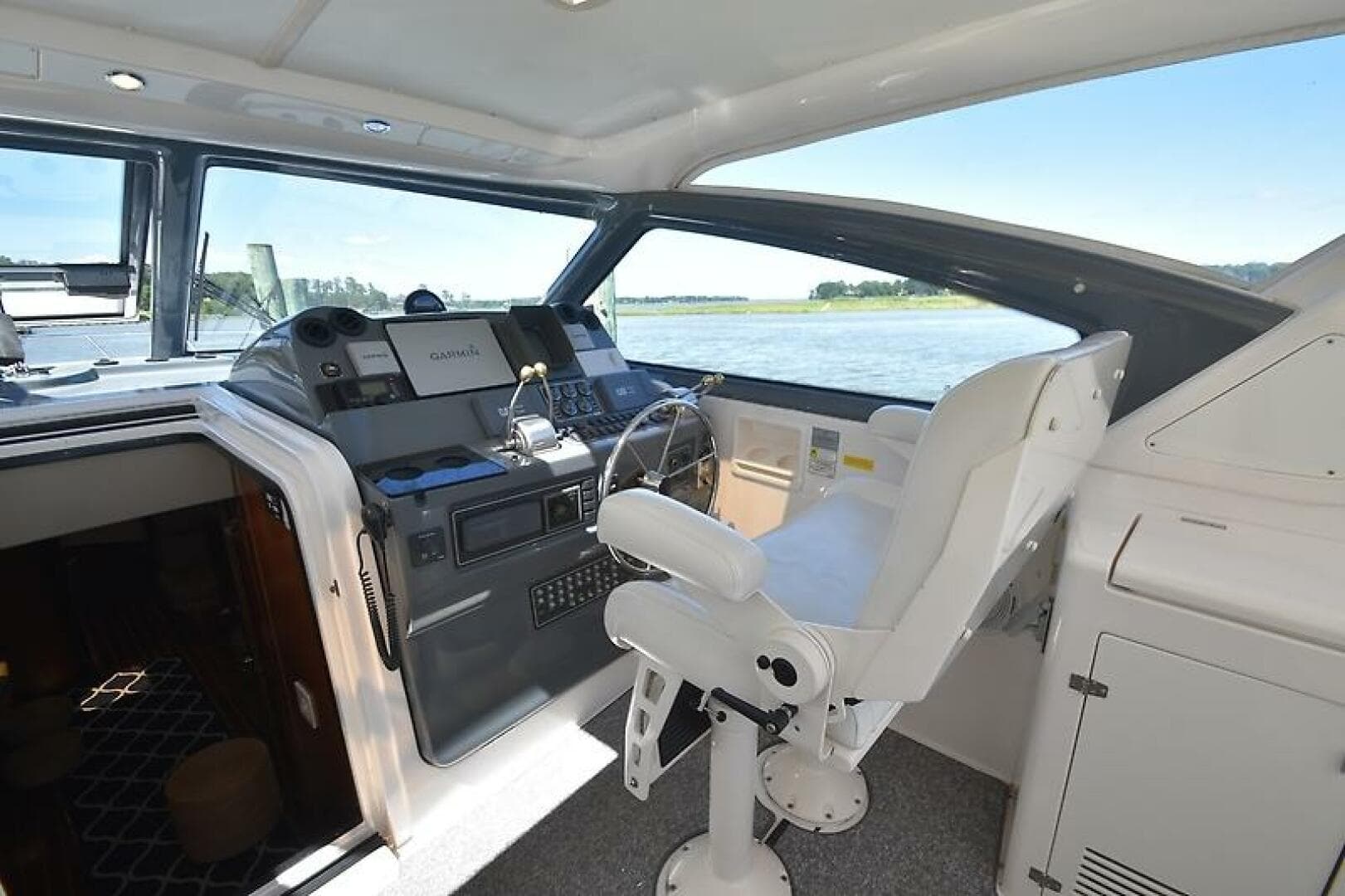 2001 Tiara Yachts 52 Sport Yacht — photo 3