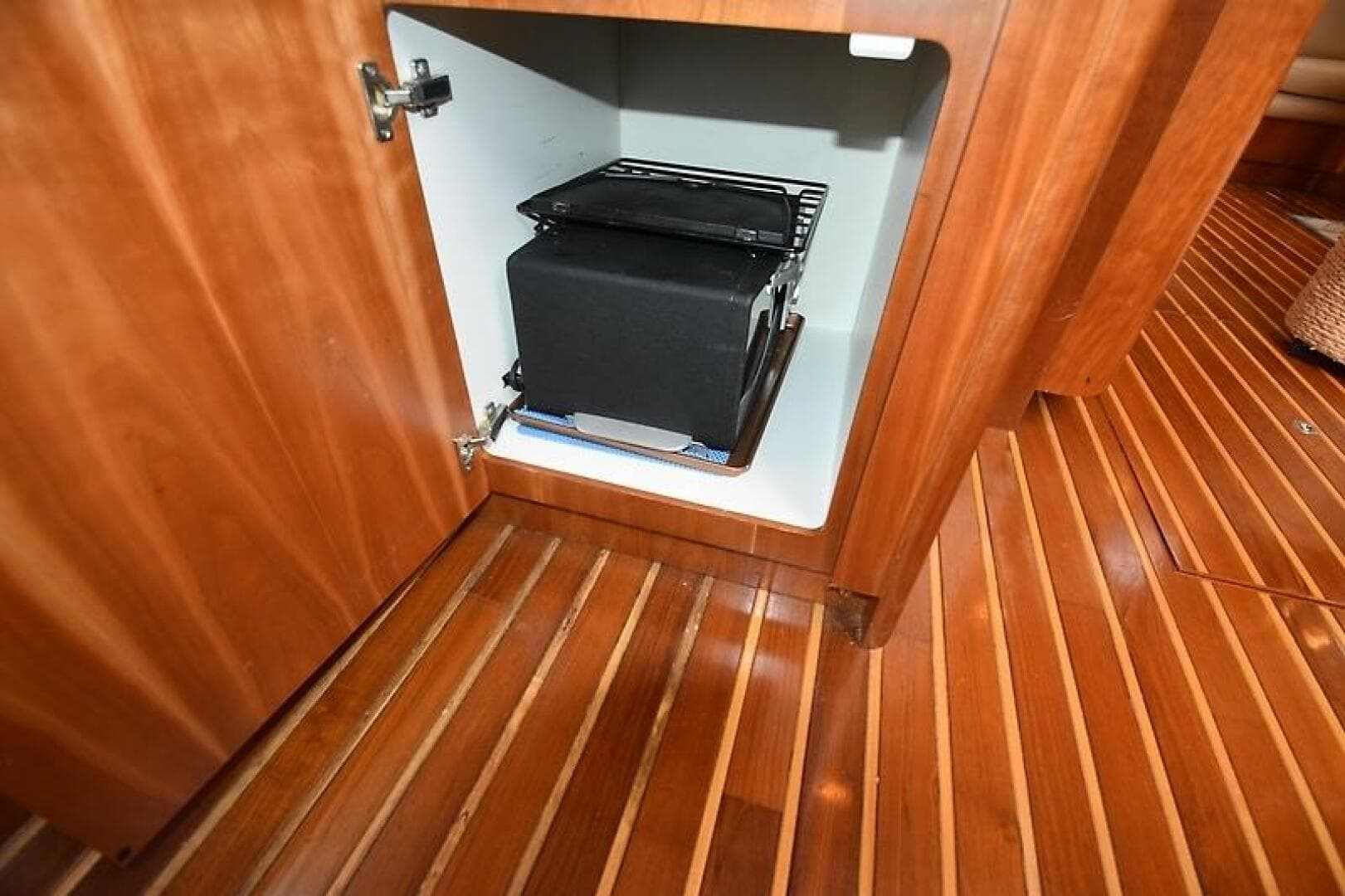 2001 Tiara Yachts 52 Sport Yacht — photo 18