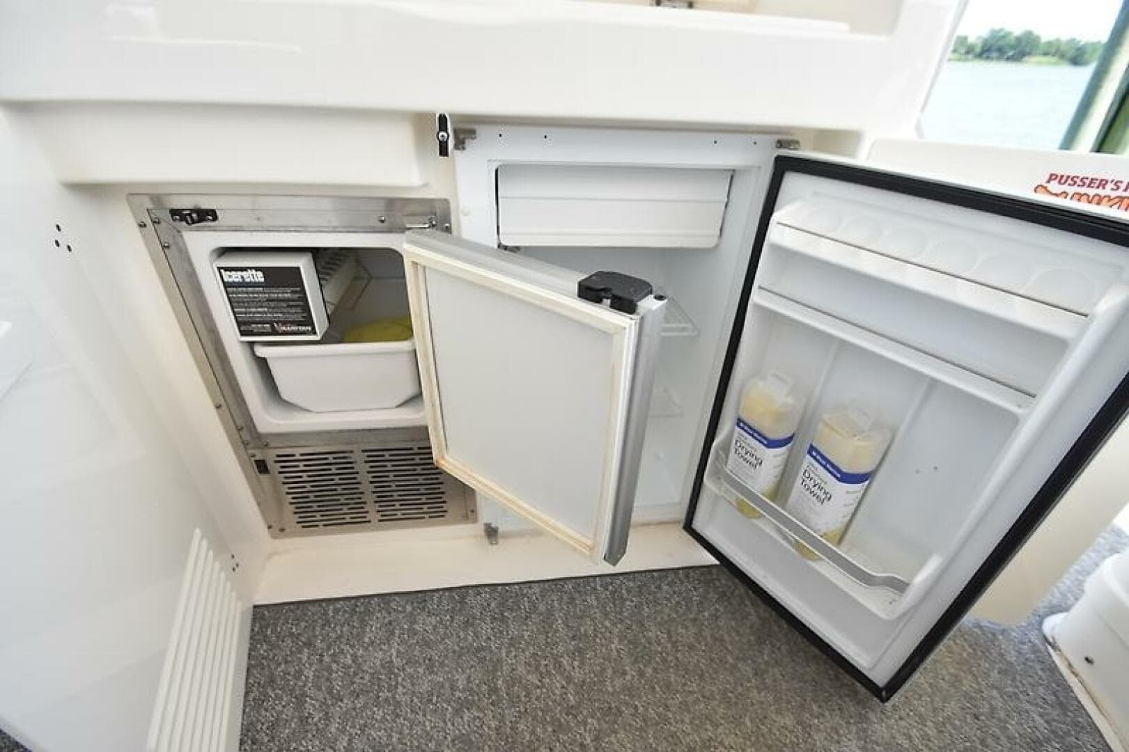 2001 Tiara Yachts 52 Sport Yacht — photo 42