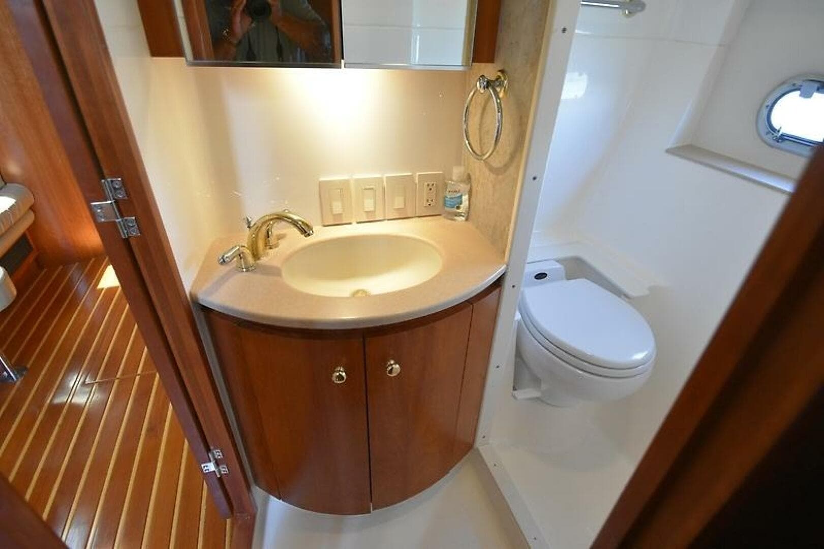 2001 Tiara Yachts 52 Sport Yacht — photo 11