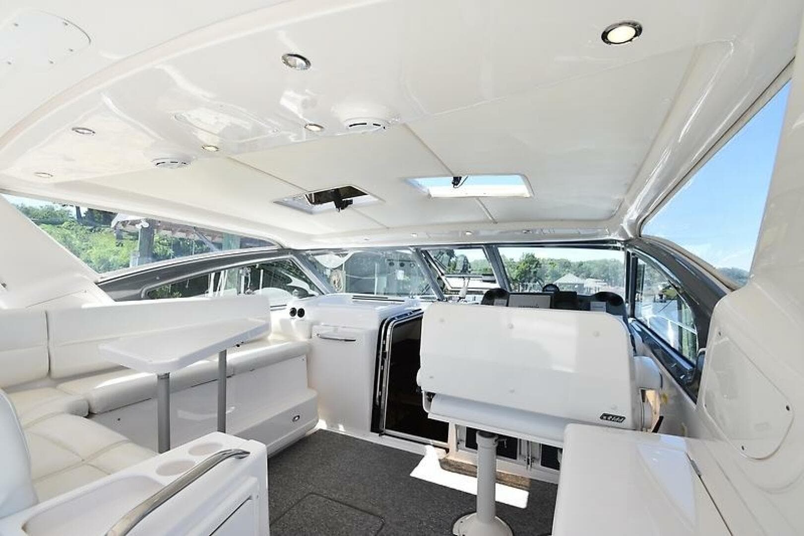 2001 Tiara Yachts 52 Sport Yacht — photo 2