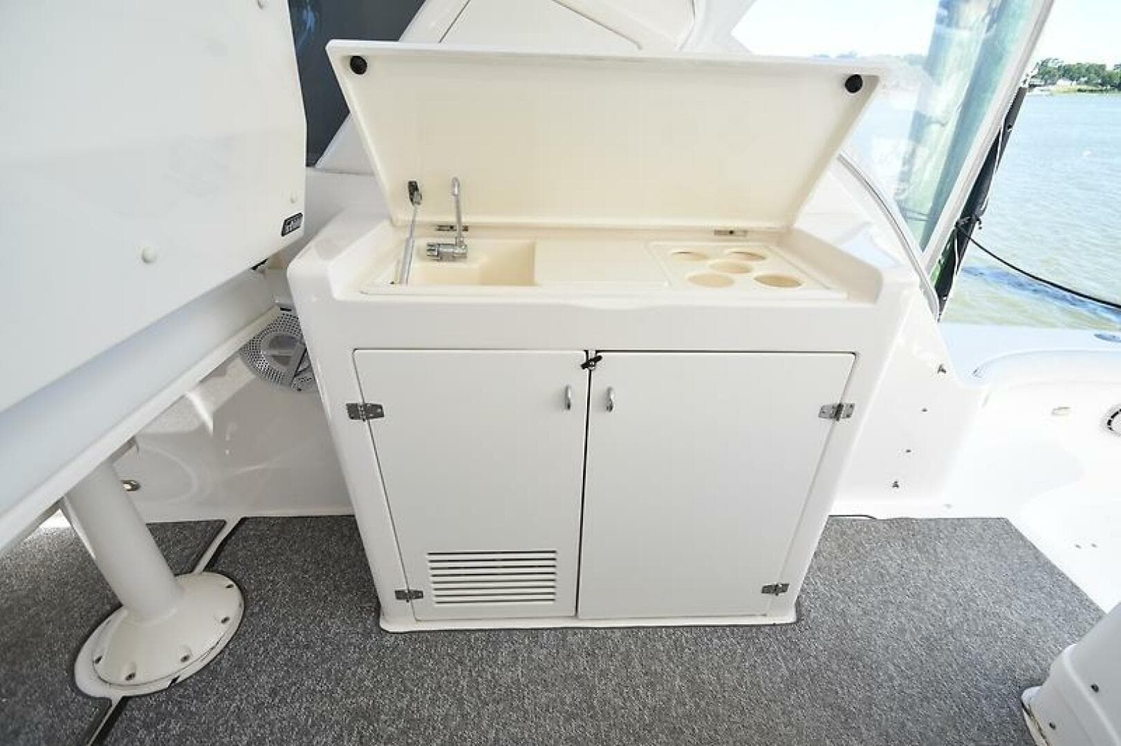 2001 Tiara Yachts 52 Sport Yacht — photo 41