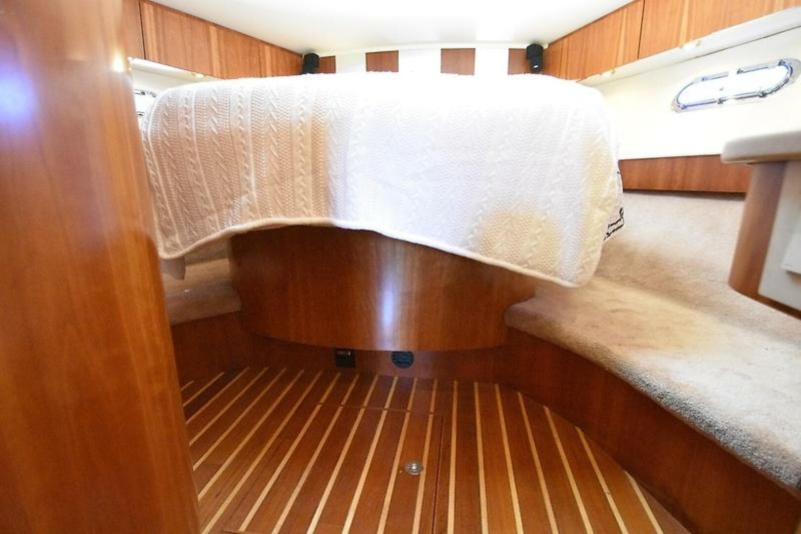 2001 Tiara Yachts 52 Sport Yacht — photo 8