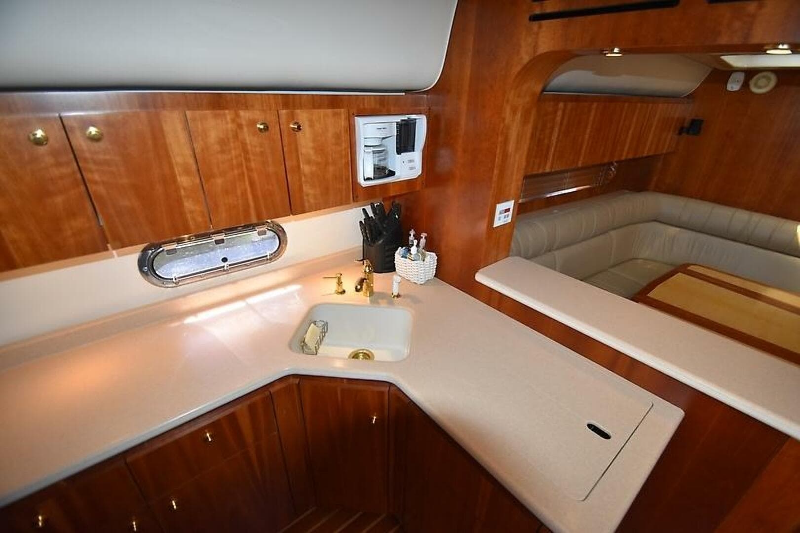 2001 Tiara Yachts 52 Sport Yacht — photo 17