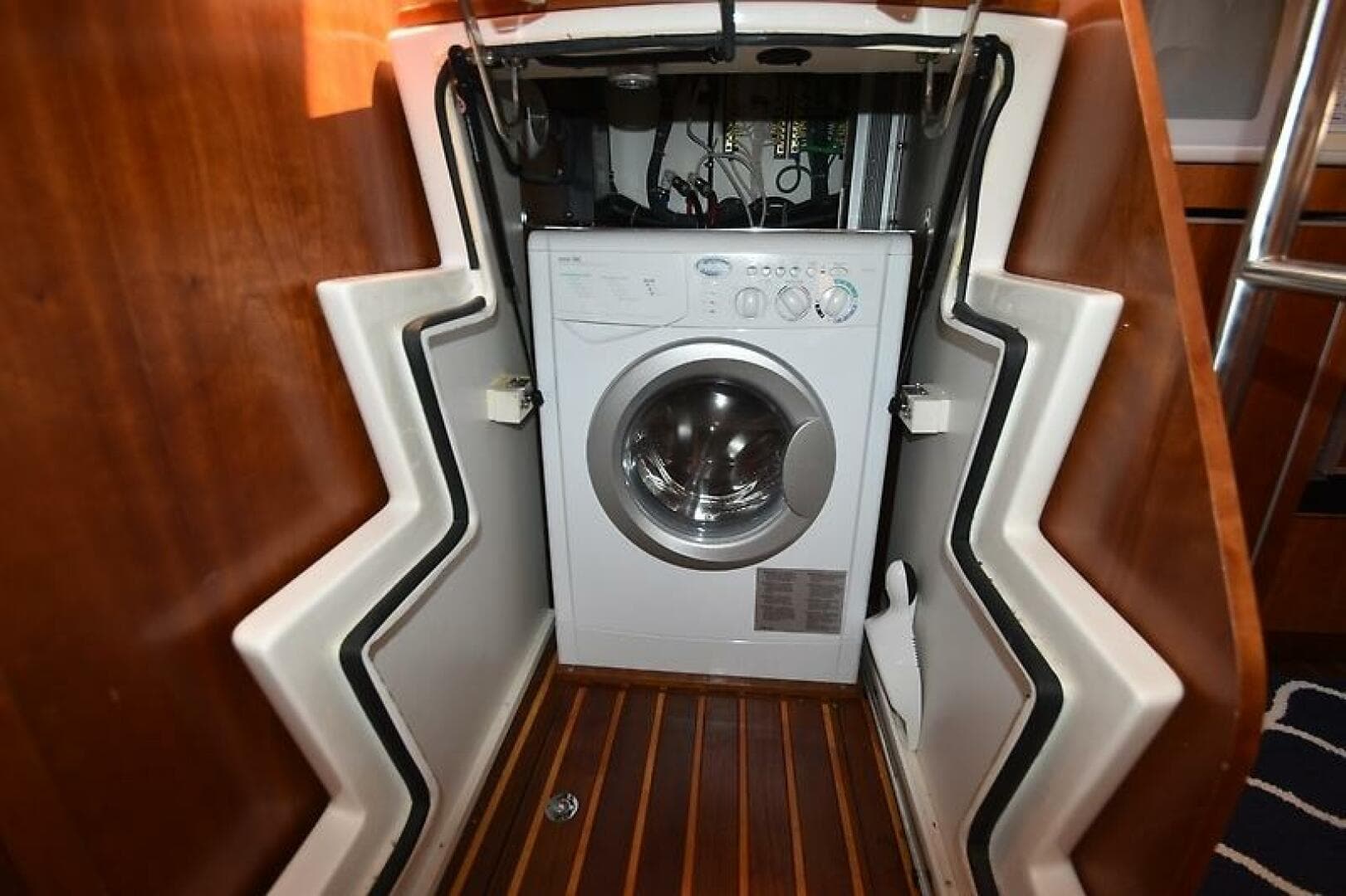 2001 Tiara Yachts 52 Sport Yacht — photo 12