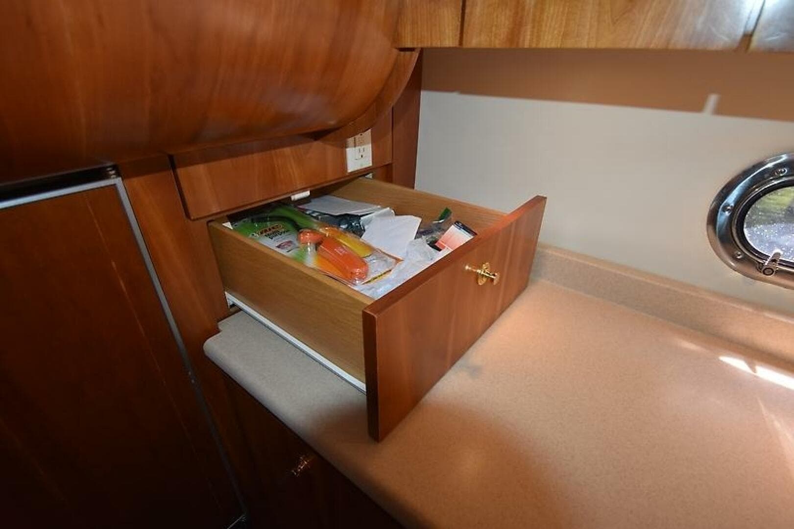 2001 Tiara Yachts 52 Sport Yacht — photo 16