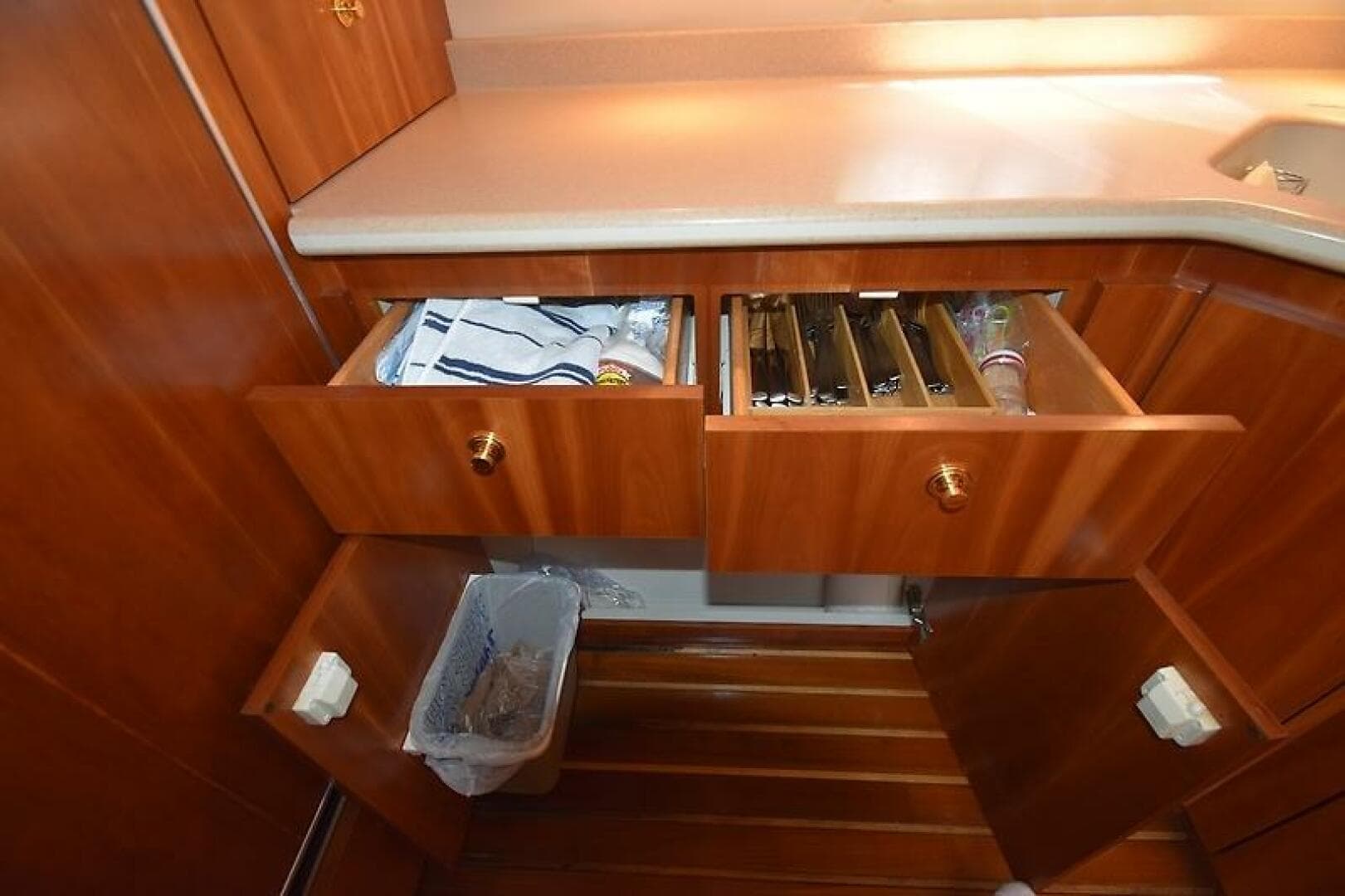 2001 Tiara Yachts 52 Sport Yacht — photo 20