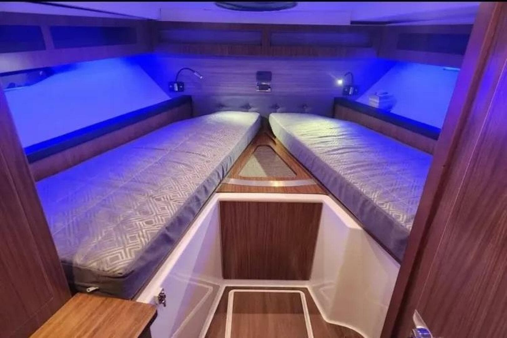 2022 Four Winns 355 Vista Coupe — photo 18