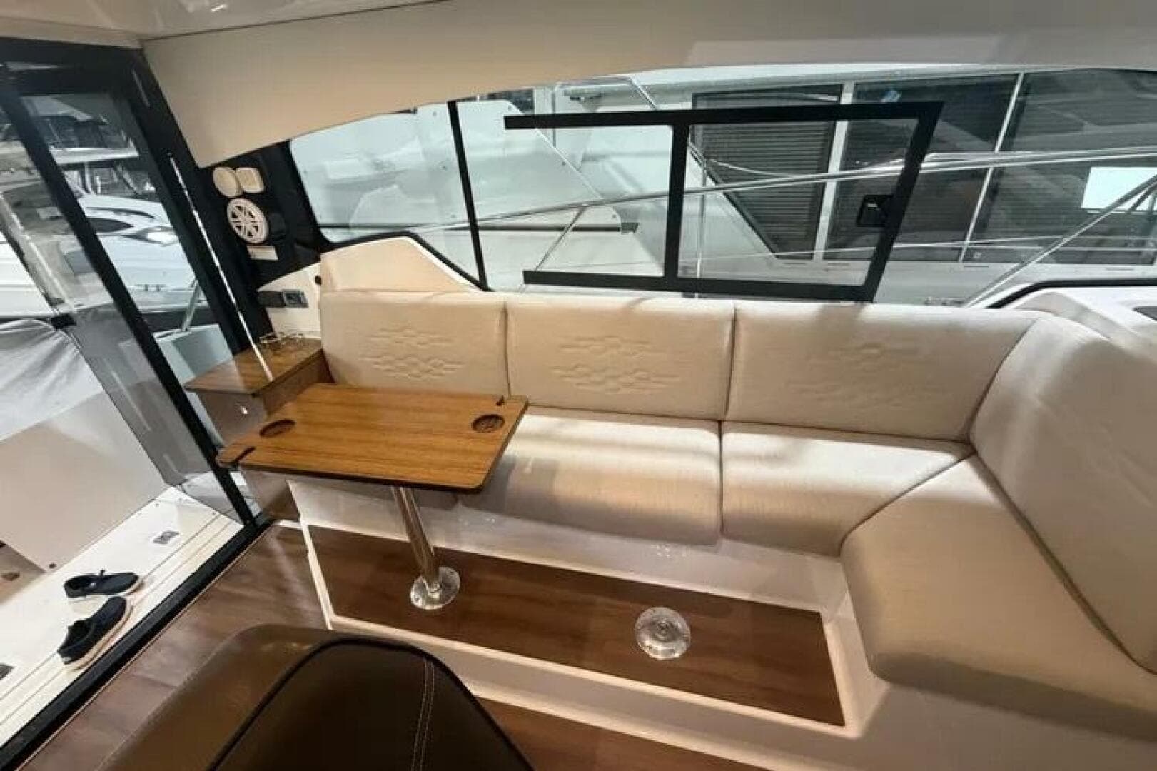 2022 Four Winns 355 Vista Coupe — photo 16