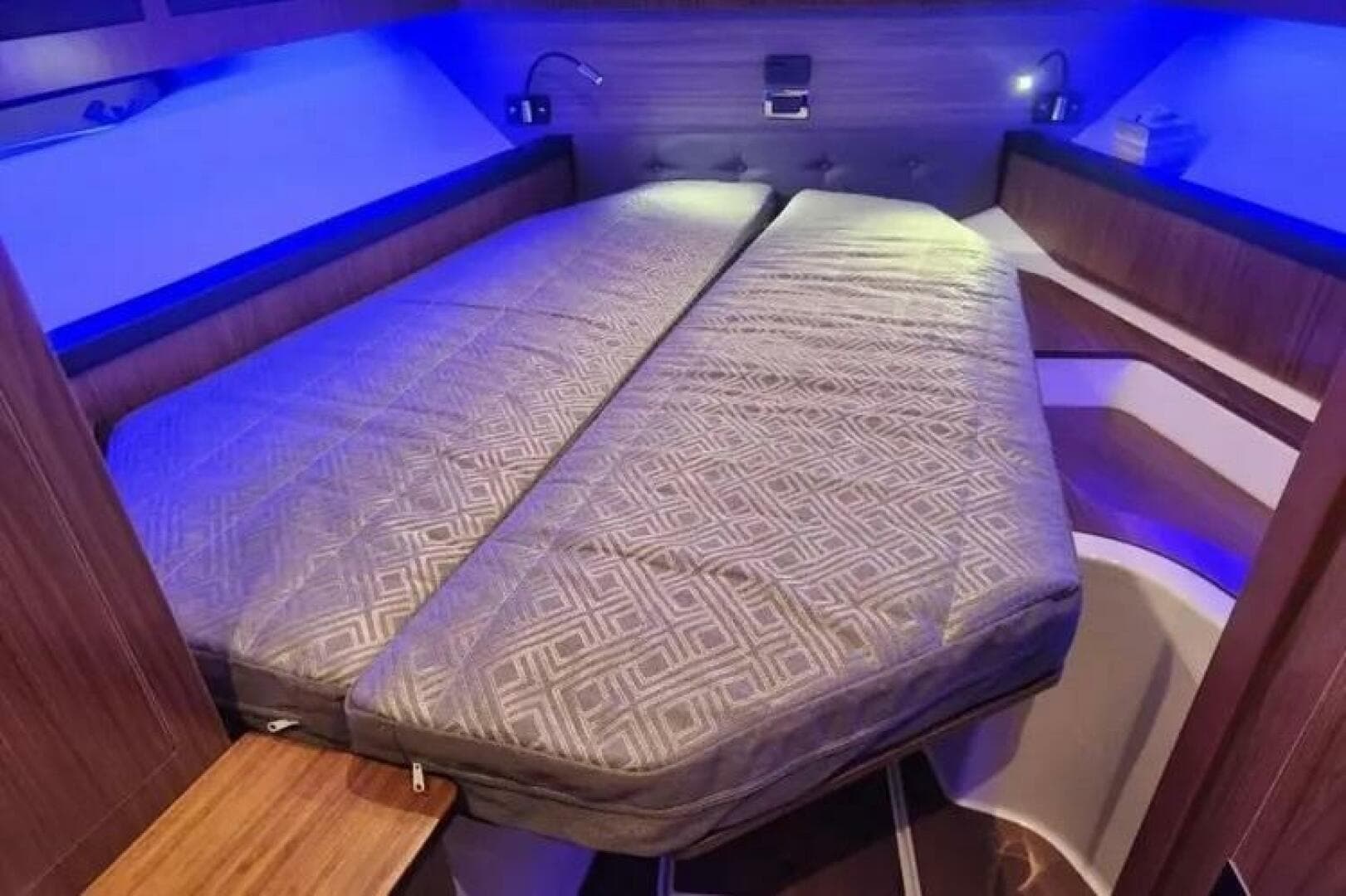 2022 Four Winns 355 Vista Coupe — photo 19