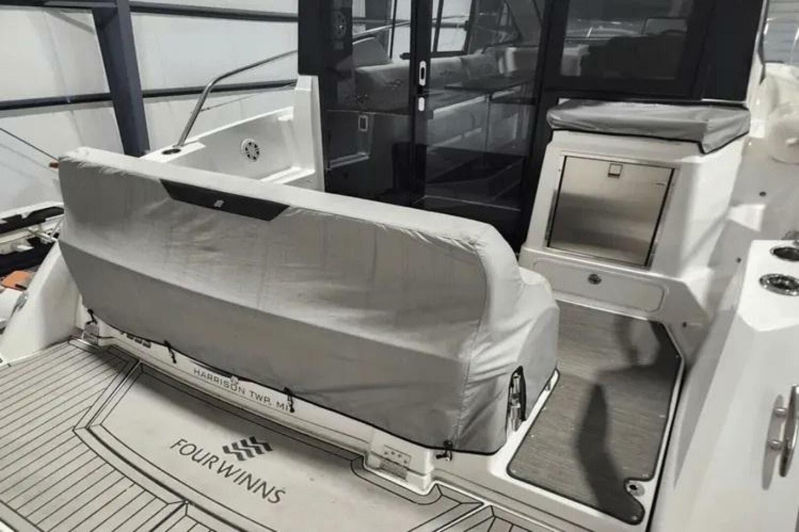 2022 Four Winns 355 Vista Coupe — photo 8