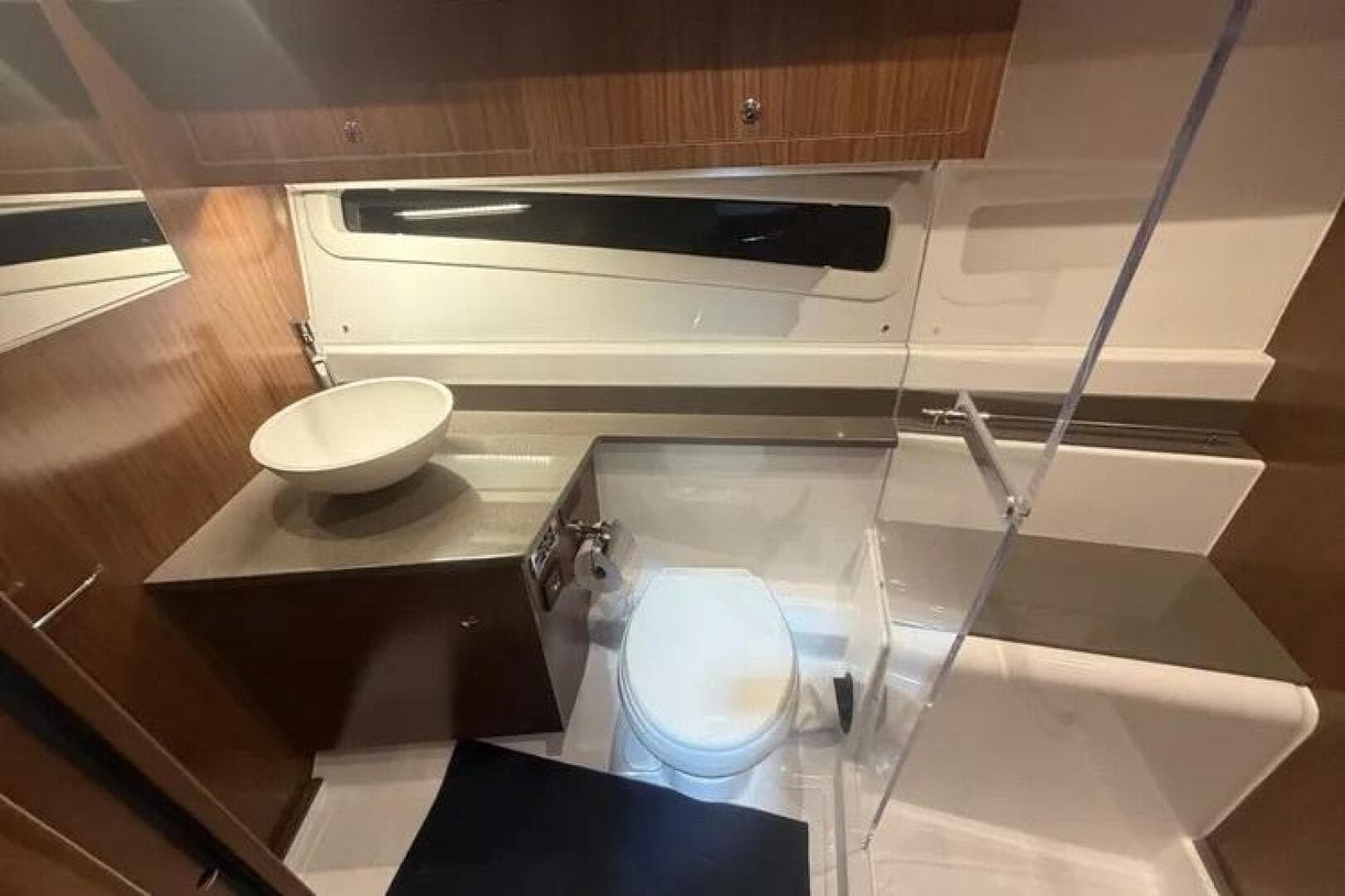 2022 Four Winns 355 Vista Coupe — photo 23