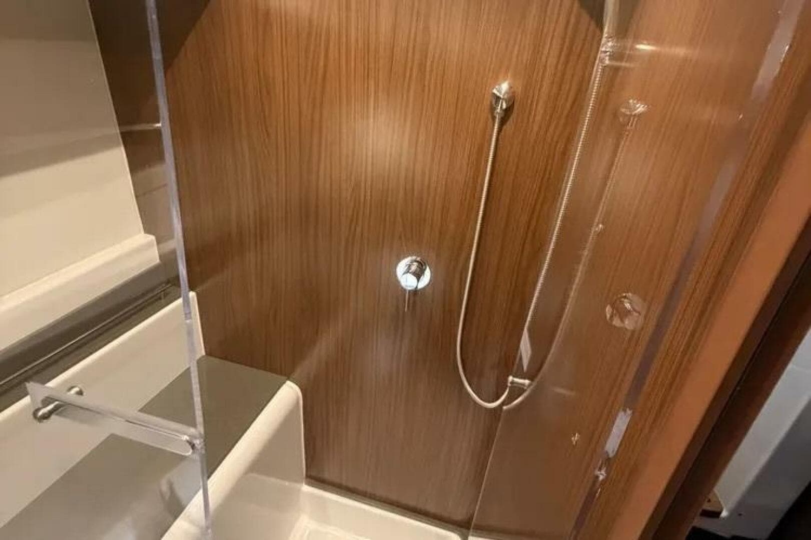 2022 Four Winns 355 Vista Coupe — photo 24