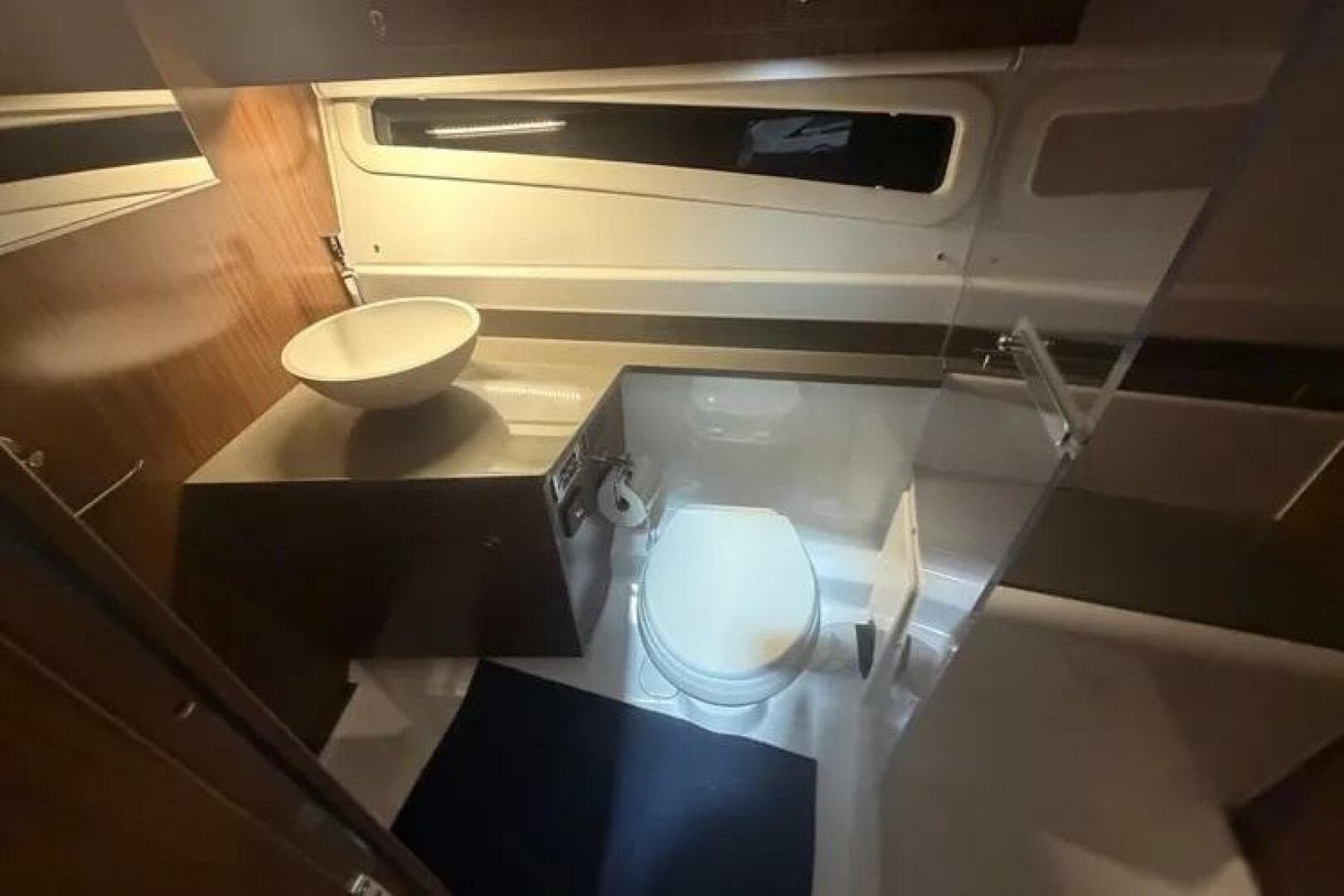 2022 Four Winns 355 Vista Coupe — photo 22