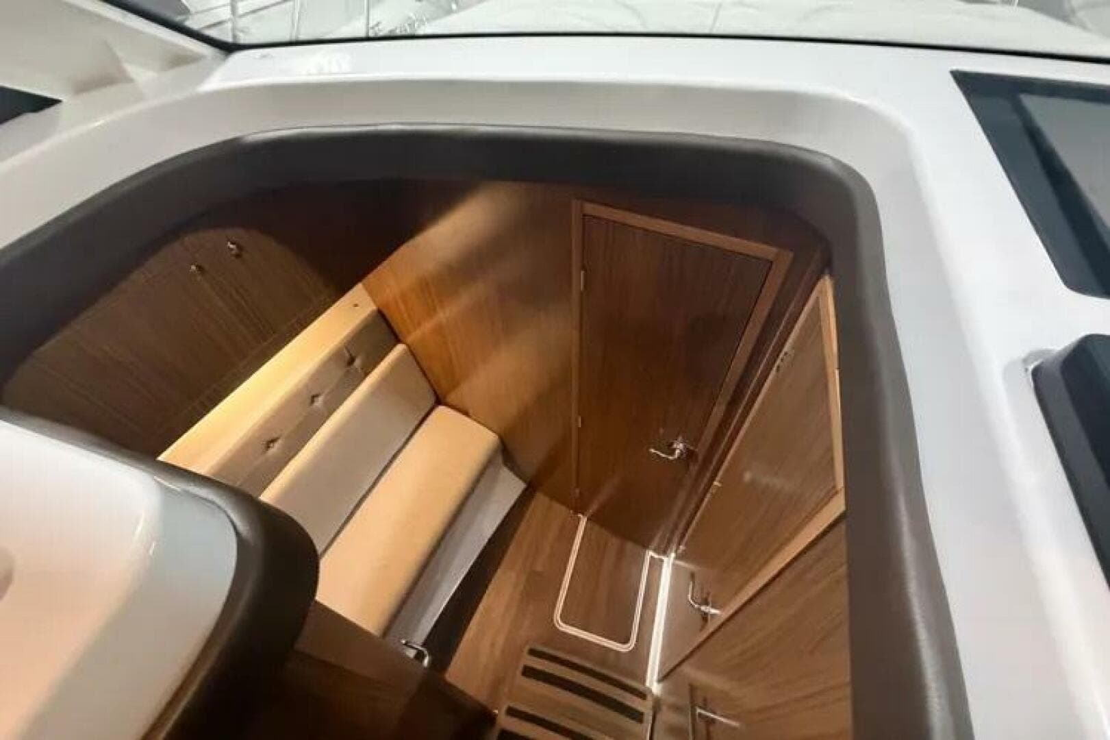 2022 Four Winns 355 Vista Coupe — photo 21