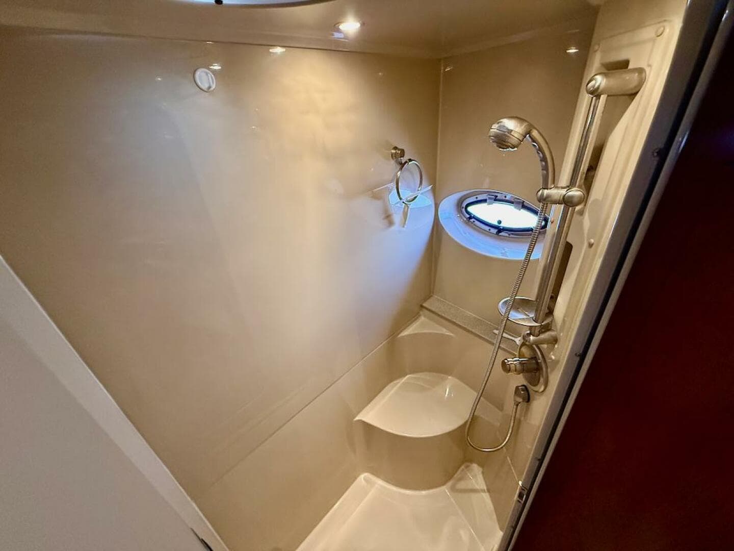 2006 Cruisers Yachts 415 Express — photo 29