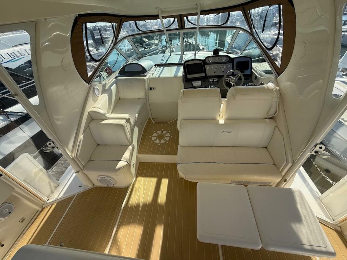2006 Cruisers Yachts 415 Express — photo 9