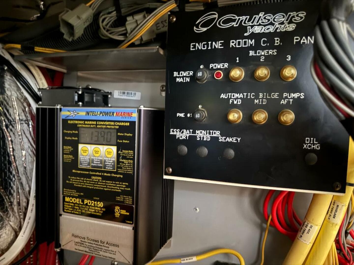 2006 Cruisers Yachts 415 Express — photo 39