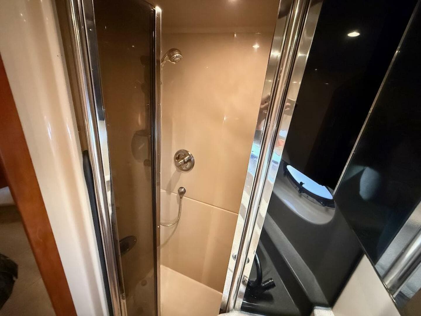 2006 Cruisers Yachts 415 Express — photo 34