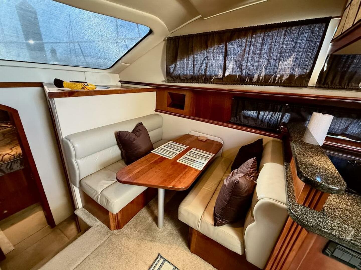 2006 Cruisers Yachts 415 Express — photo 23