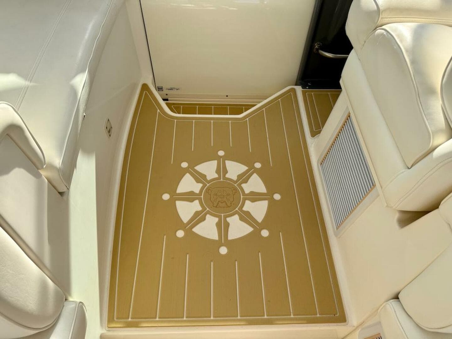 2006 Cruisers Yachts 415 Express — photo 11