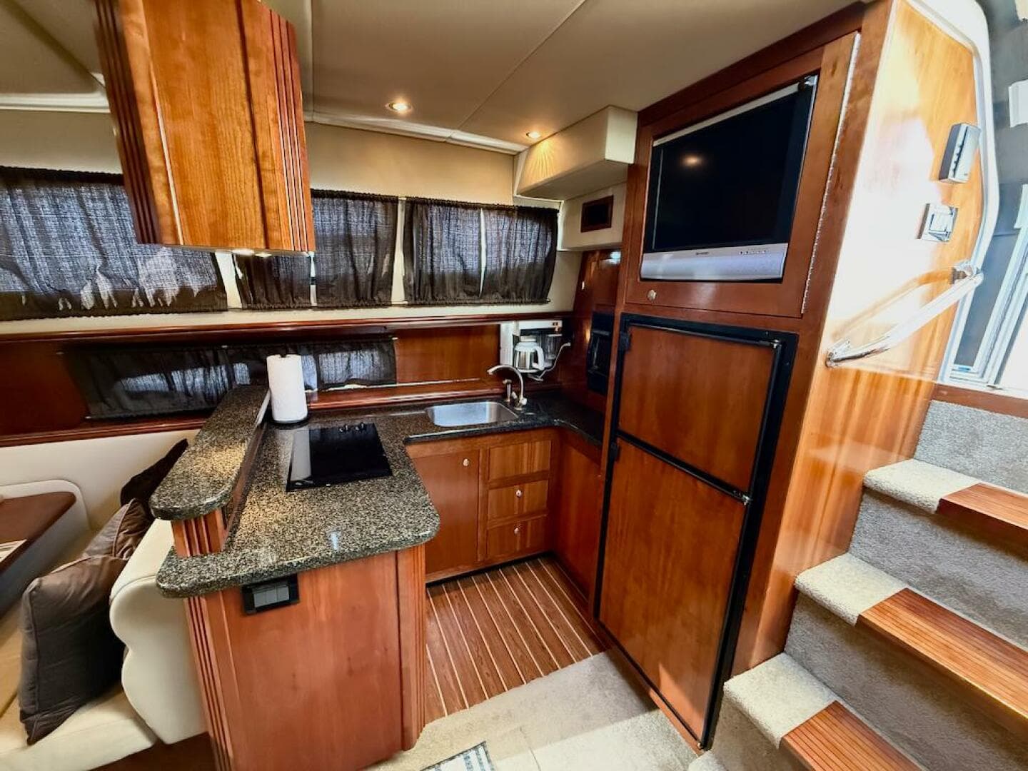 2006 Cruisers Yachts 415 Express — photo 22