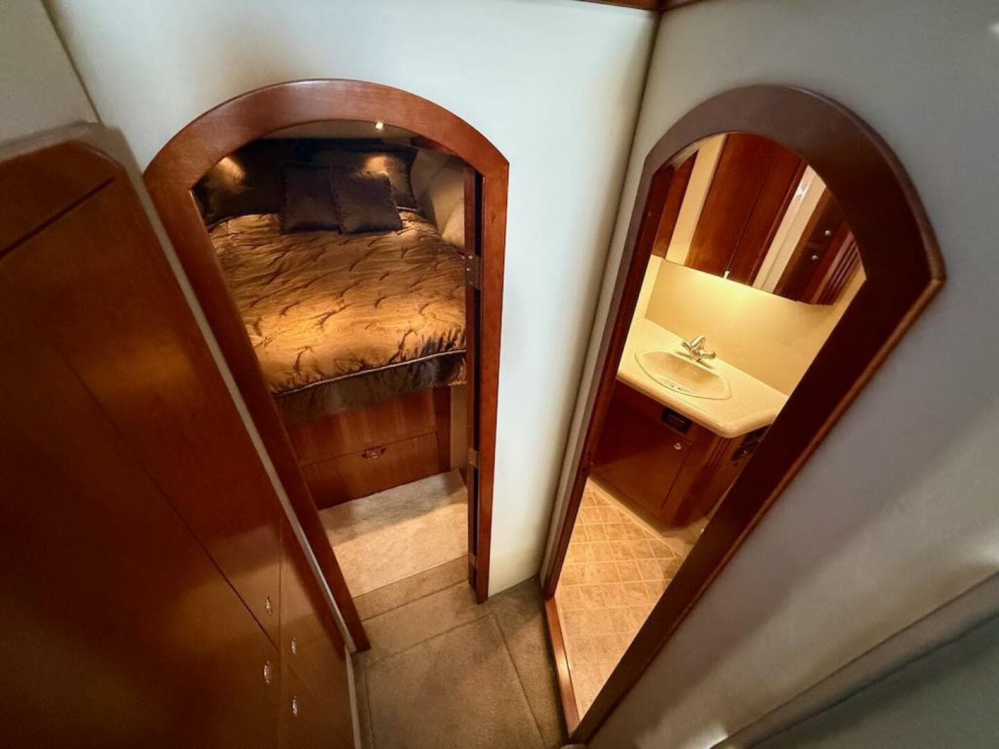 2006 Cruisers Yachts 415 Express — photo 26