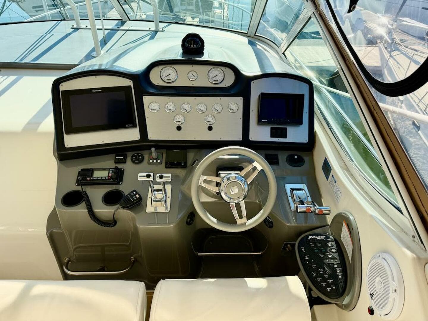 2006 Cruisers Yachts 415 Express — photo 14