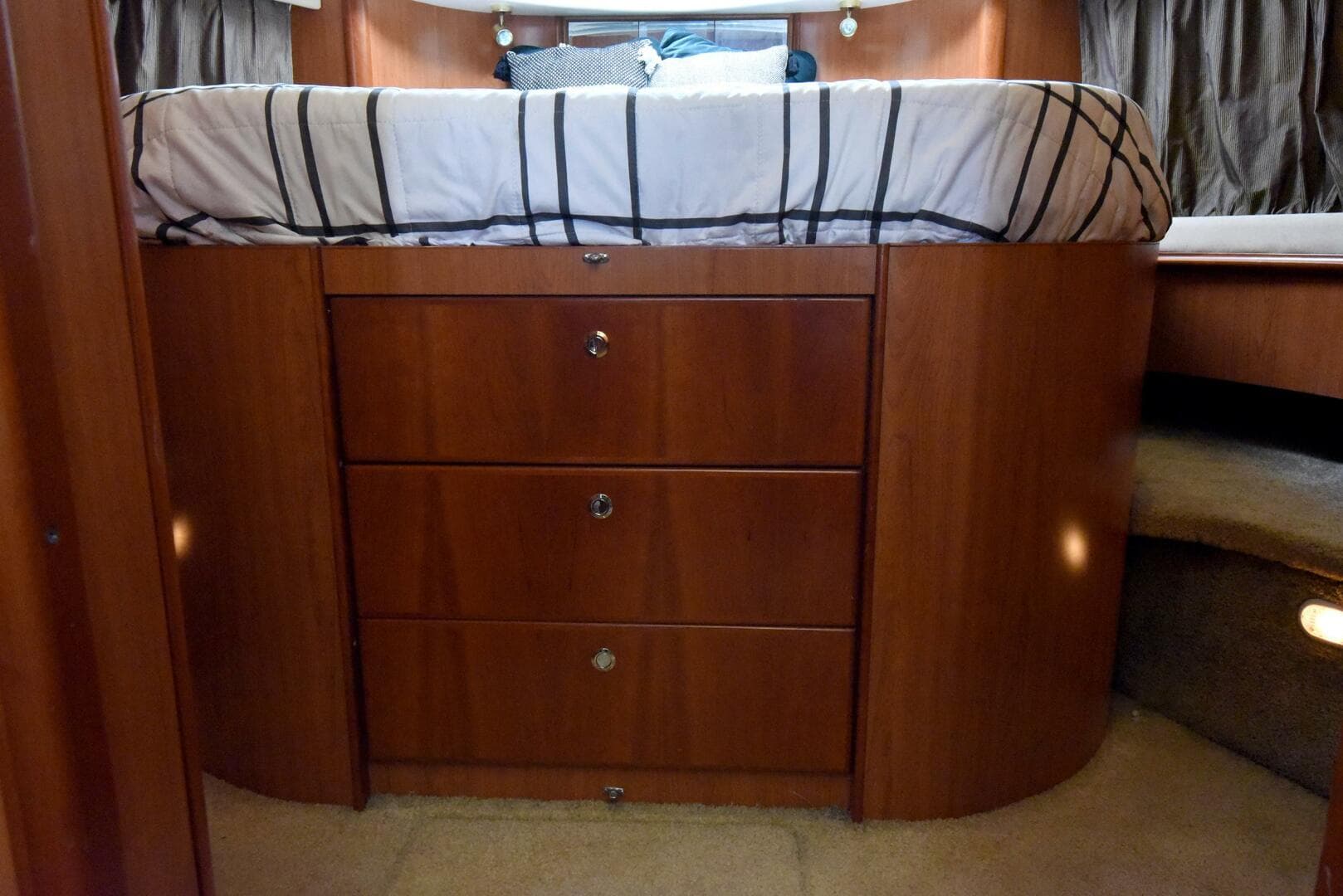 2010 Silverton 38 Sport Bridge — photo 21