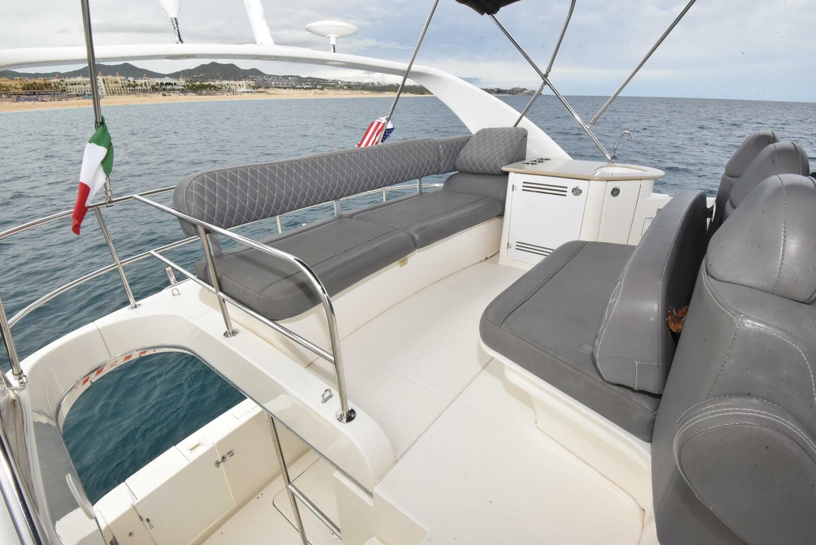 2010 Silverton 38 Sport Bridge — photo 51