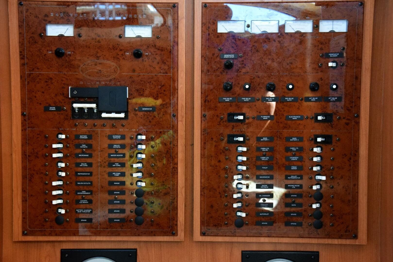 2010 Silverton 38 Sport Bridge — photo 18