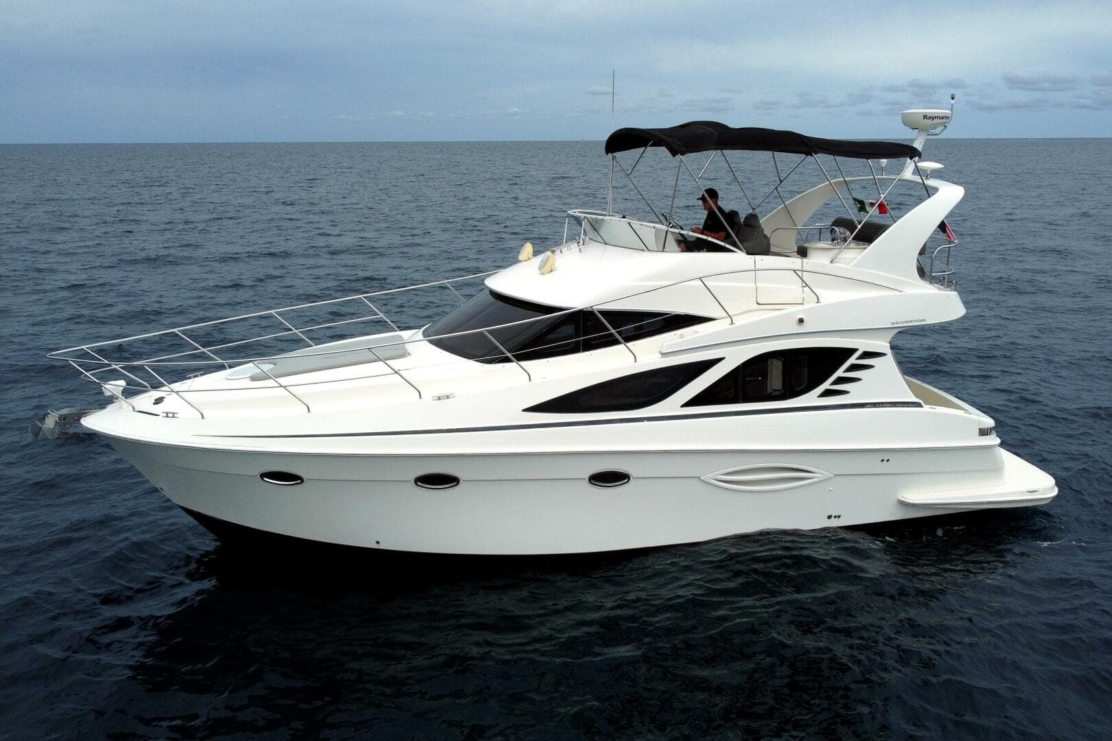 2010 Silverton 38 Sport Bridge — photo 34