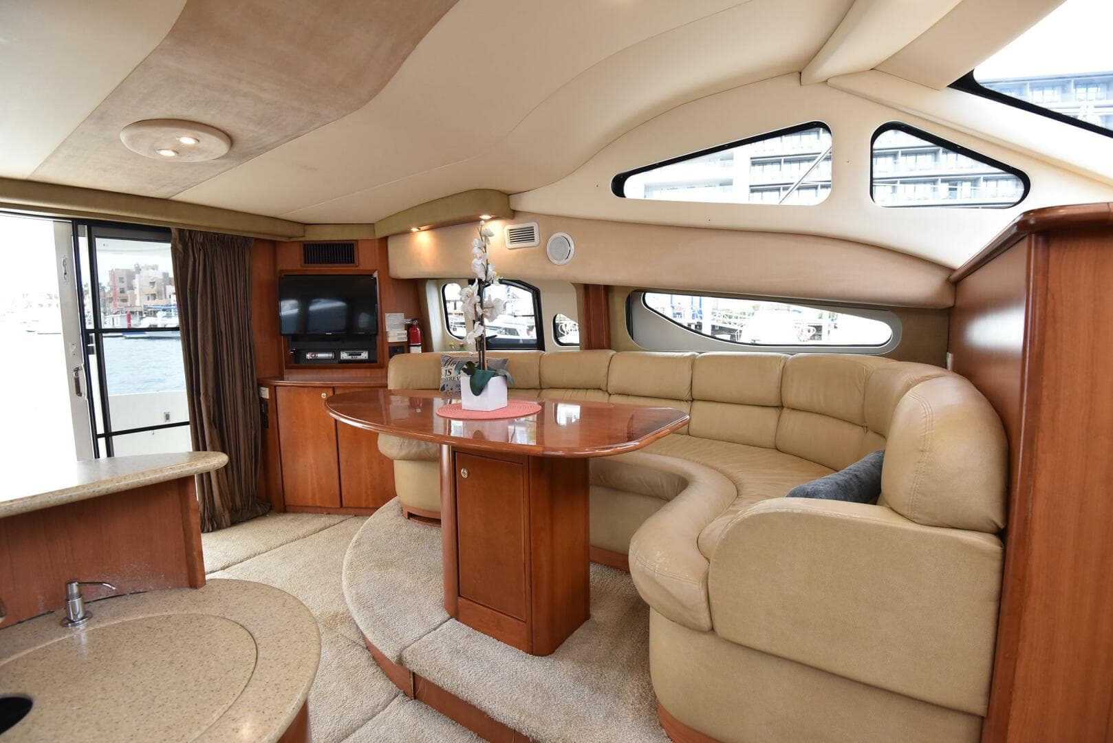 2010 Silverton 38 Sport Bridge — photo 9