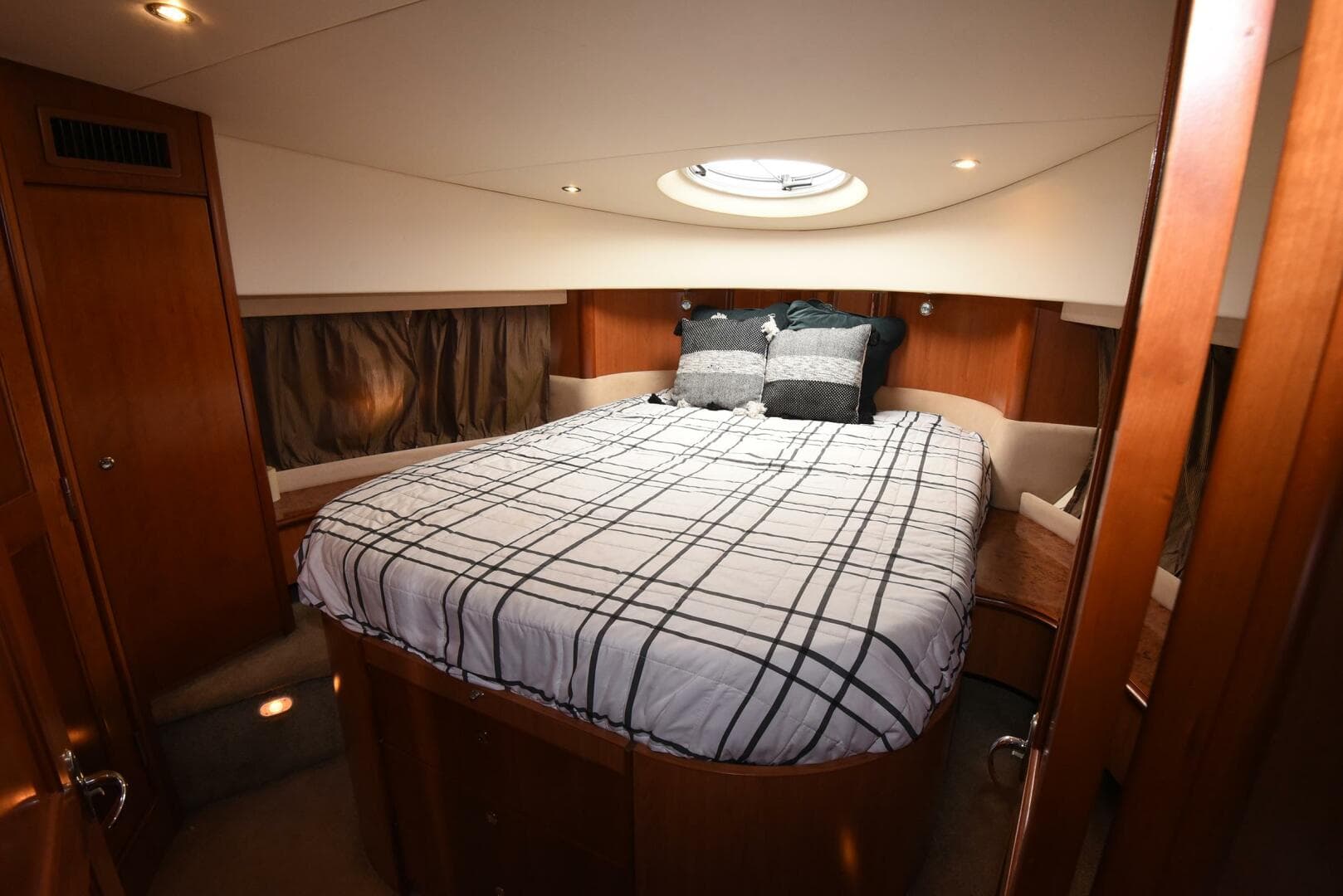 2010 Silverton 38 Sport Bridge — photo 6