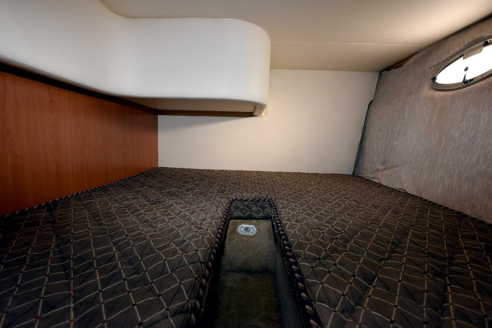 2010 Silverton 38 Sport Bridge — photo 23