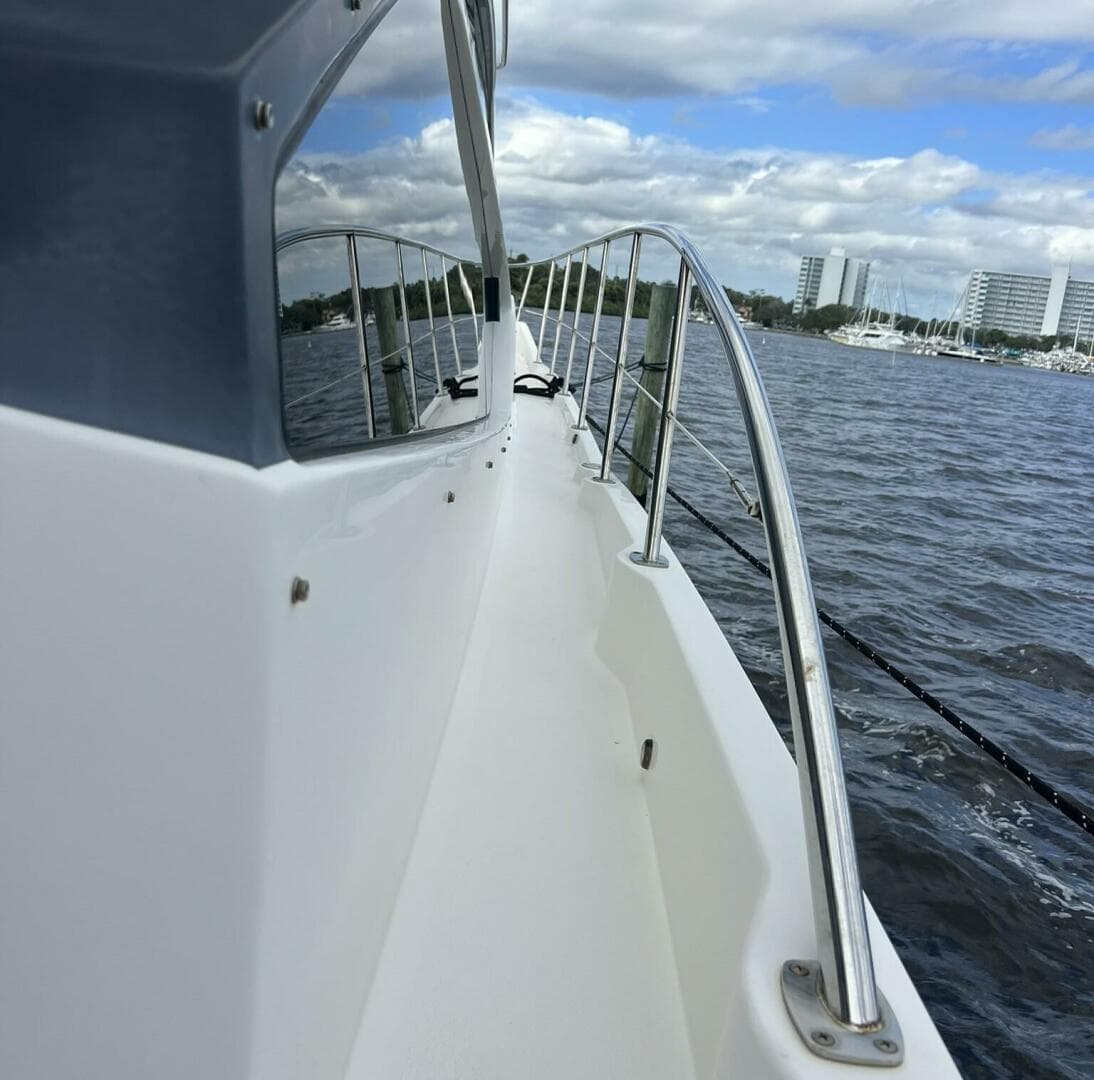 2019 Sea Ray L550 — photo 7