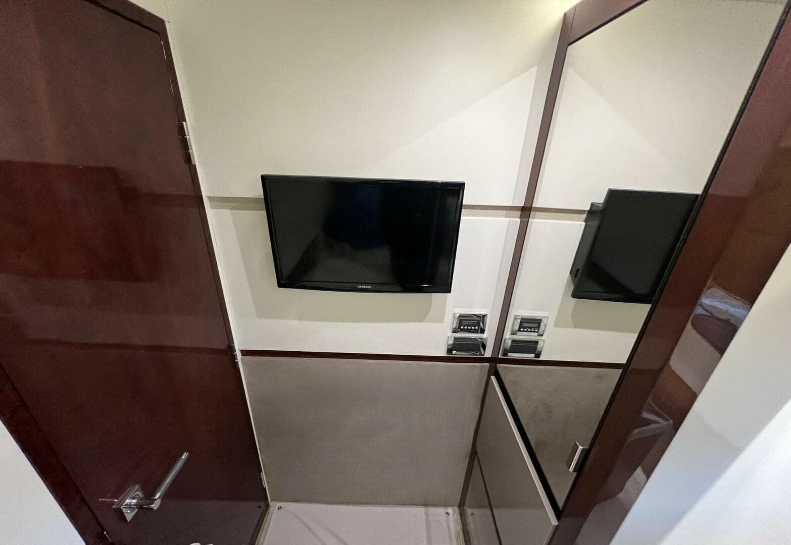 2019 Sea Ray L550 — photo 62