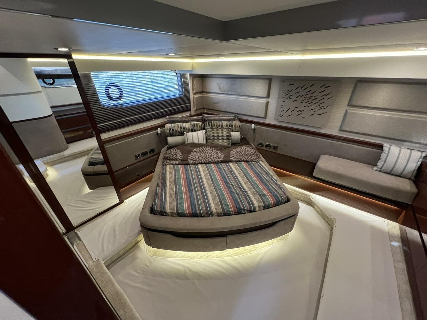 2019 Sea Ray L550 — photo 55